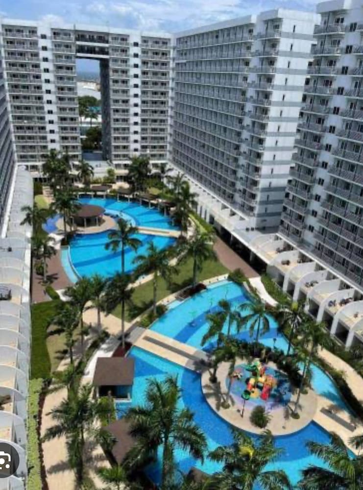Peaceful Pasay Oasis - Entire Apartment for Rent