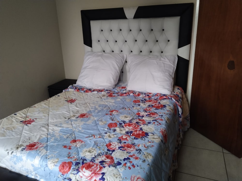 JM TOURS & SAFARIS GUESTHOUSE
