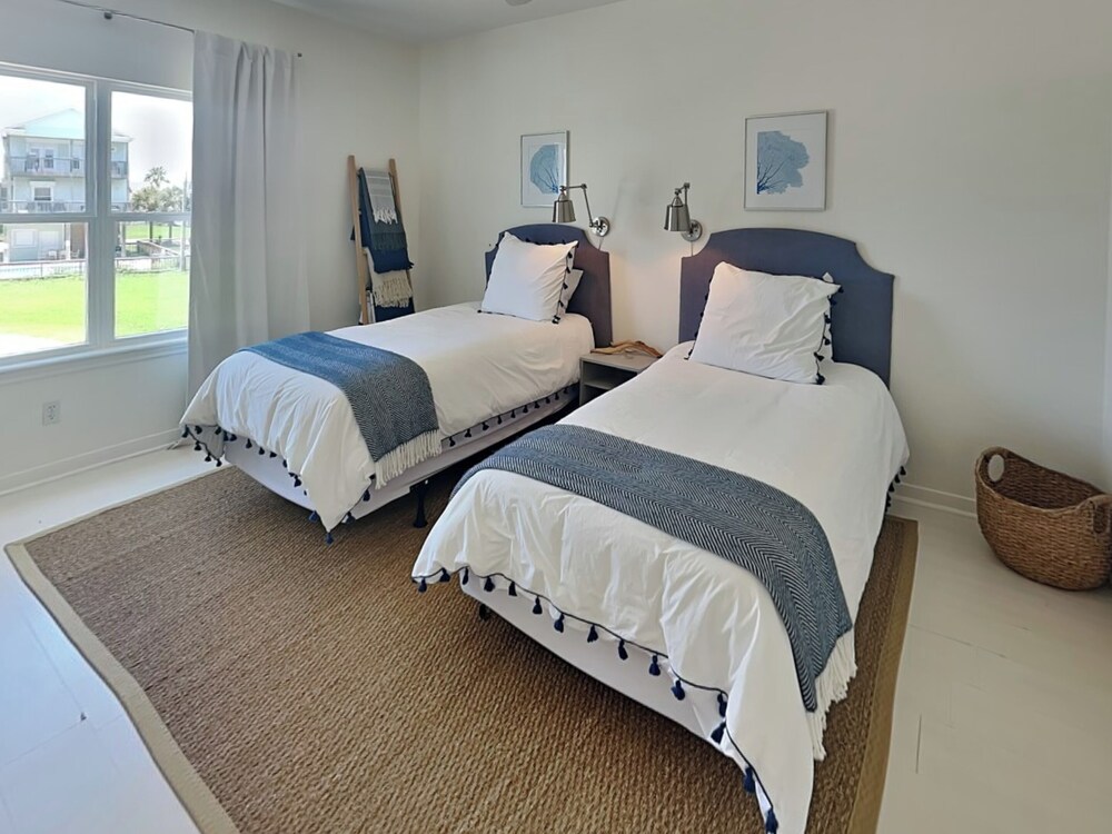 Papa's Paradise by Ryson Vacation Rentals