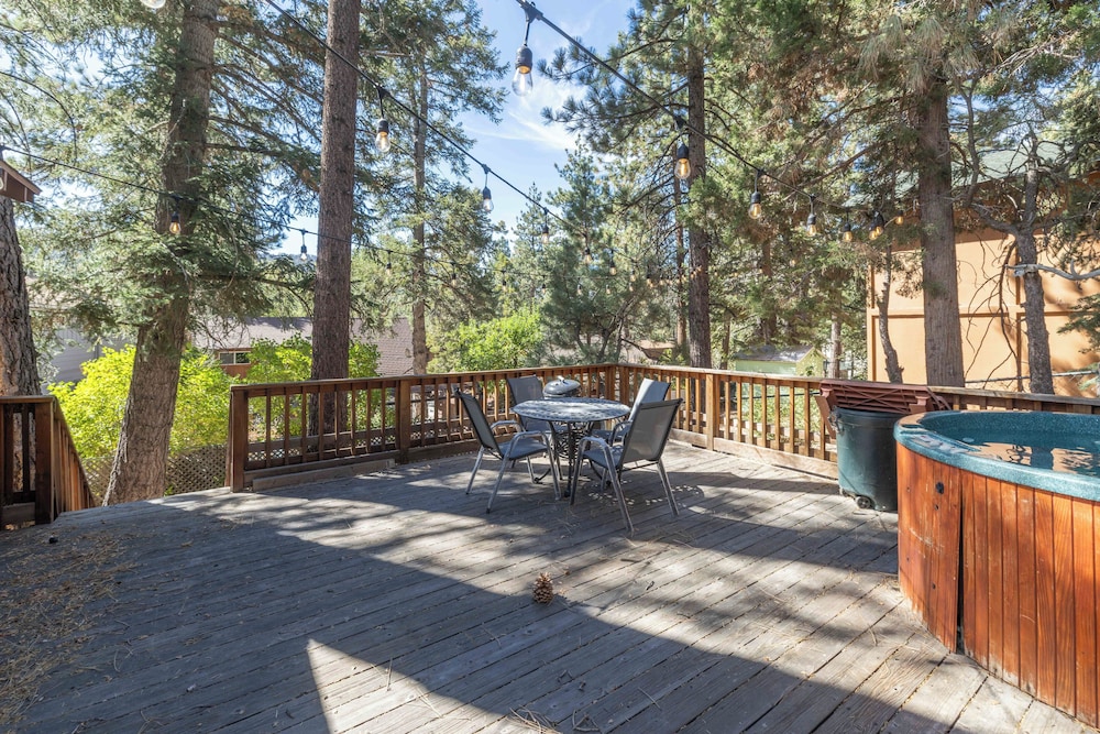 True Big Bear Lake Cabin with jacuzzi