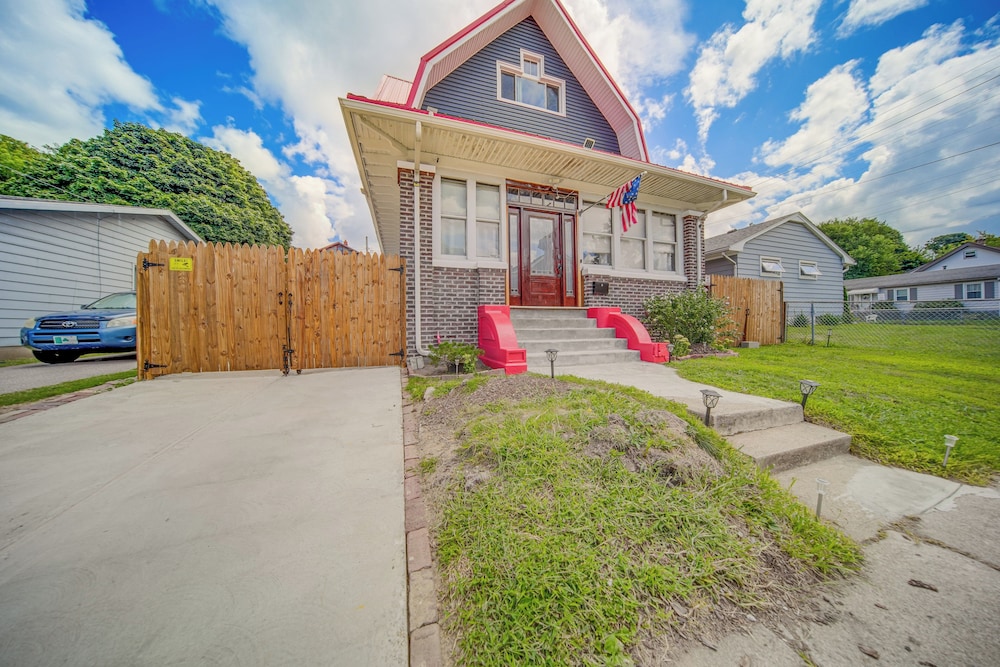 Family-friendly Home: Walk to Lake Erie! view 3