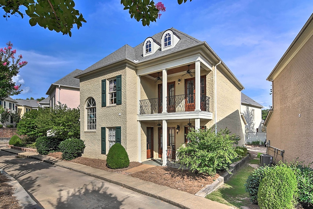 Large, Elegant Home < 2 Miles to Ole Miss!