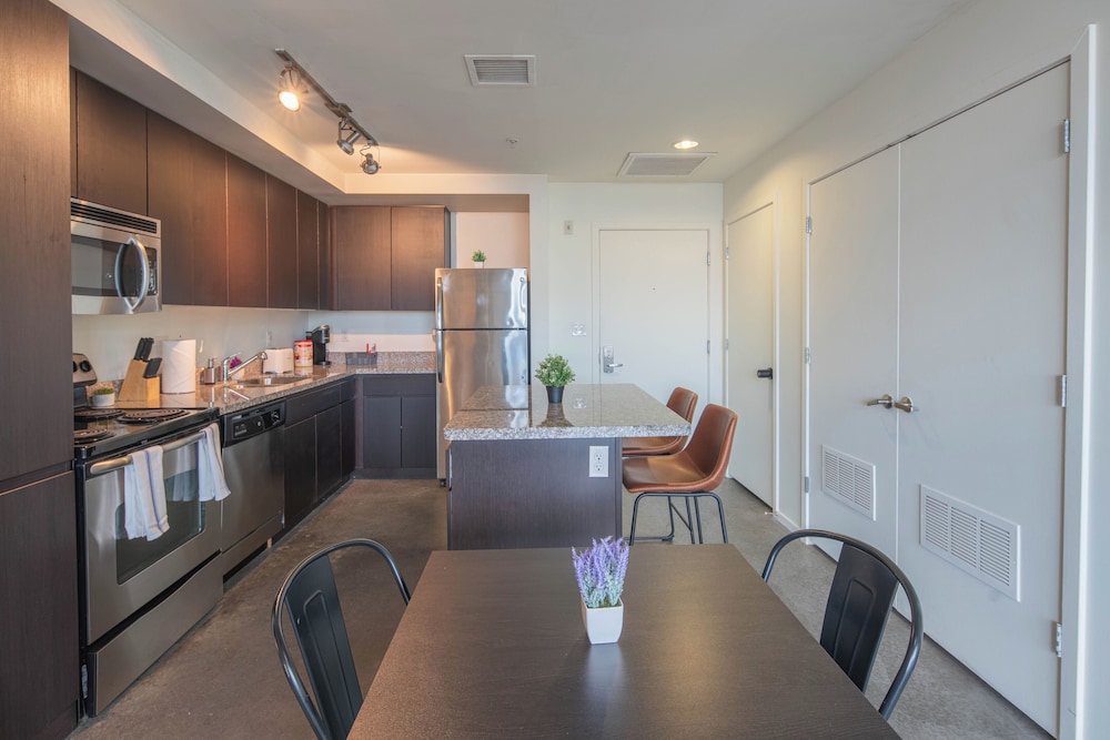 ROVE LIVING/KL - Roosevelt Point