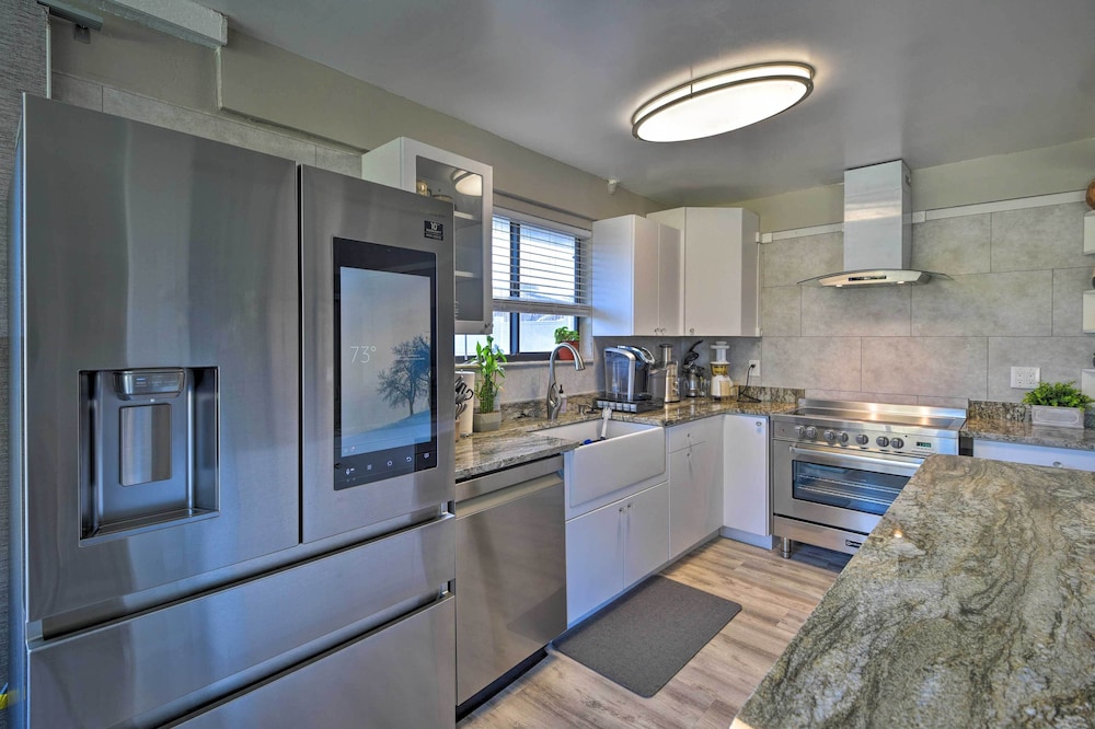 Bright Ormond Beach Home ~ 14 Mi to Daytona! view 4