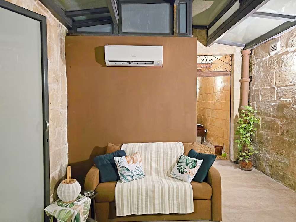 Traditional Maltese 2BR - Near Valletta
