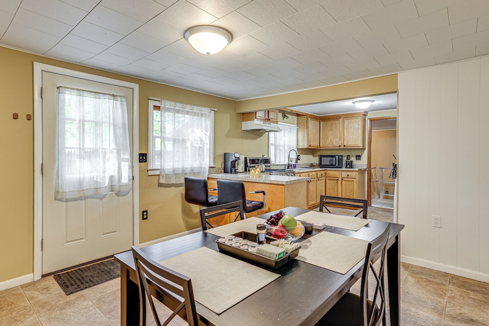 Tranquil Home in Dtwn Baldwin: Fish, Hike & Golf!