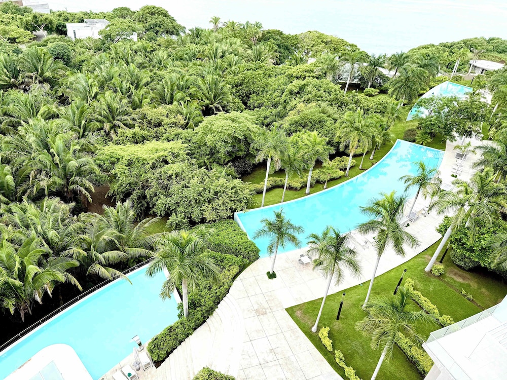 Bolongo 1BR Your Exclusive Oceanfront Escape