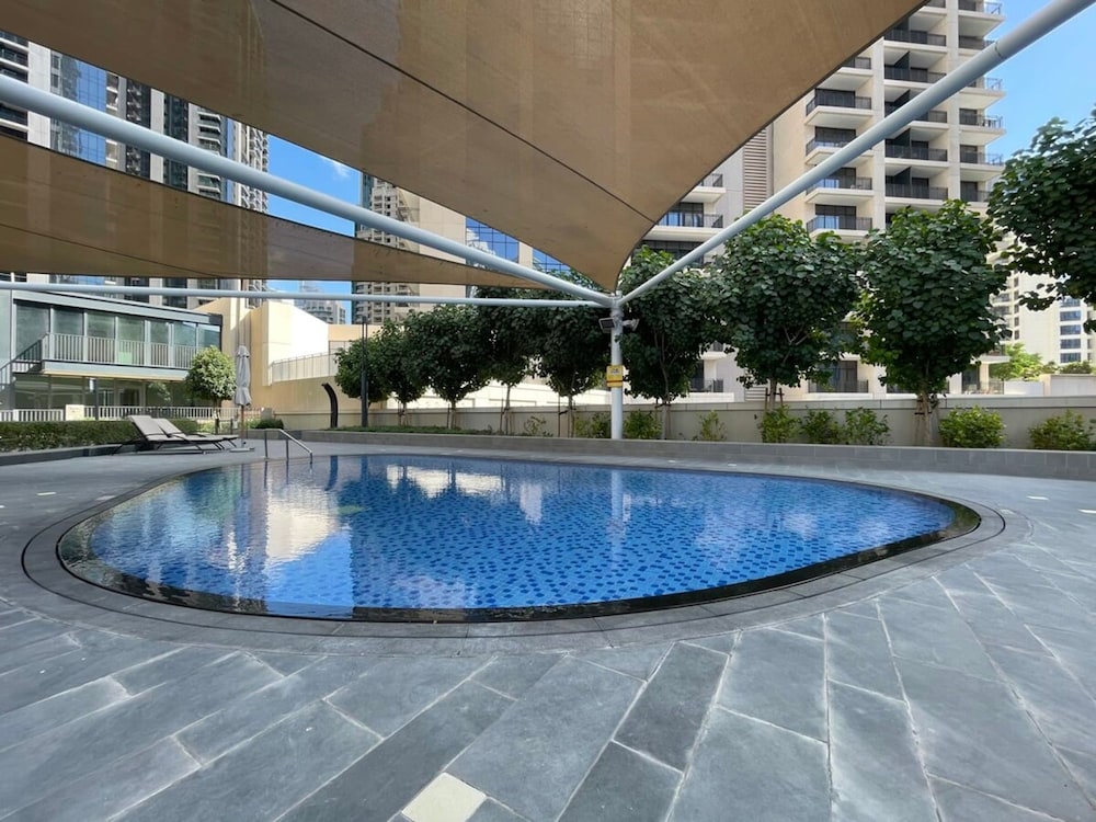 Silkhaus Luxury Tower in Downtown Pool Gym