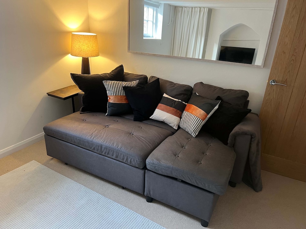 Elegant Georgian City Retreat for 5