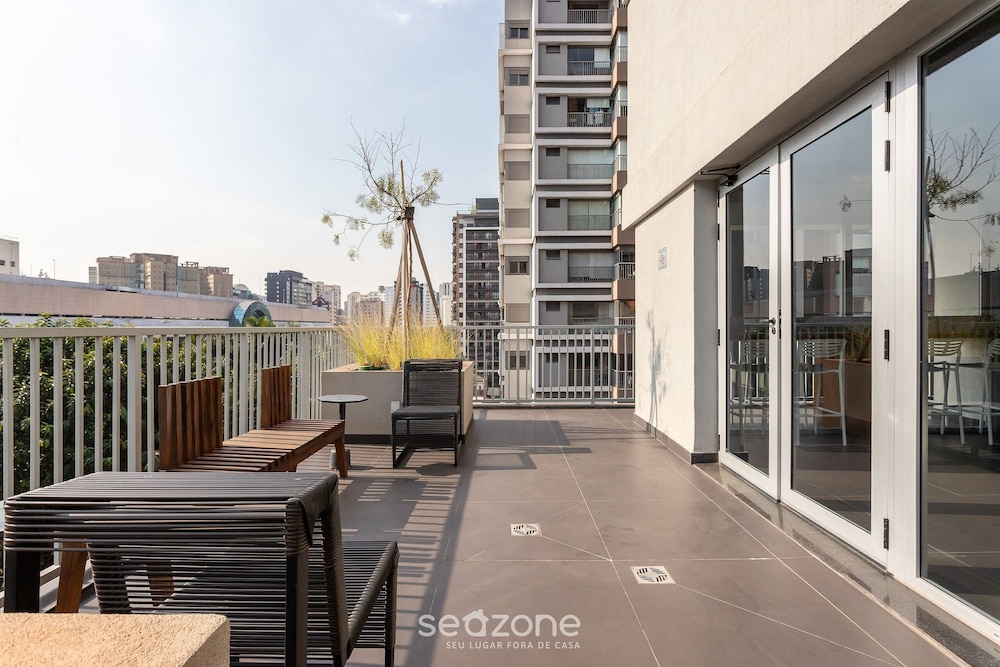 Studio 300m From the Indianopolis Metro Ois1003