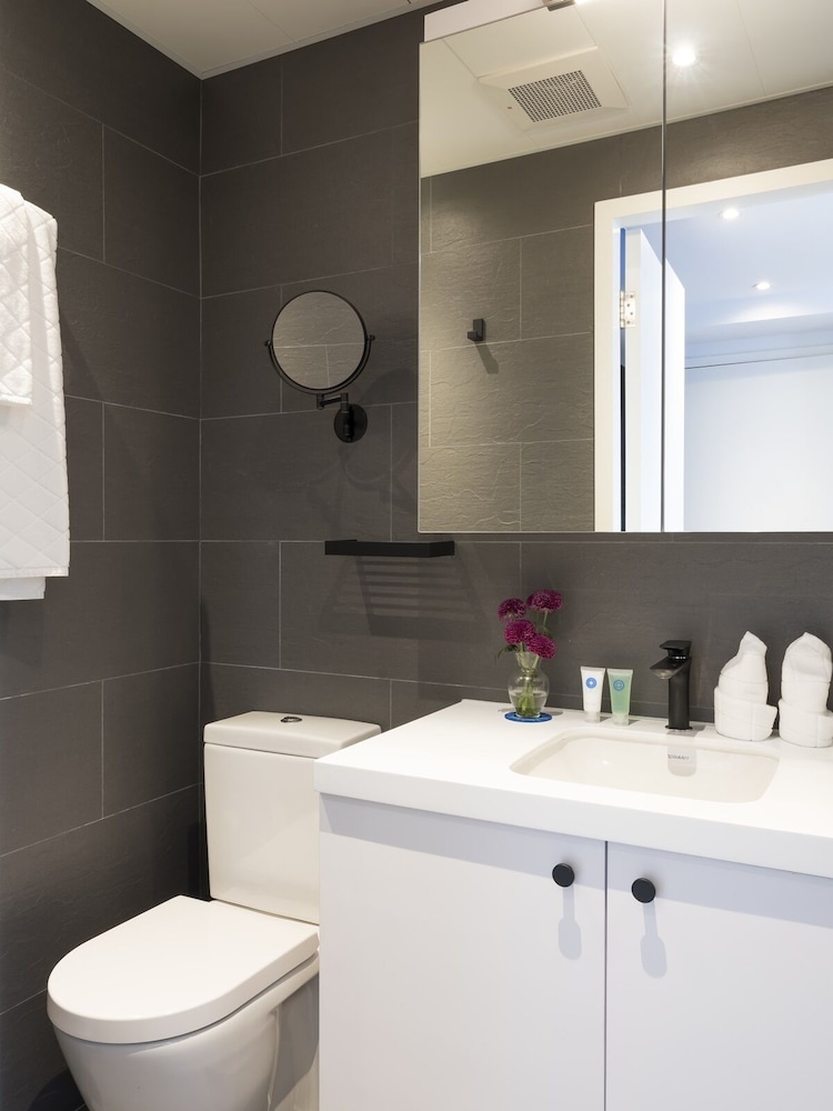 CHI Residences 138