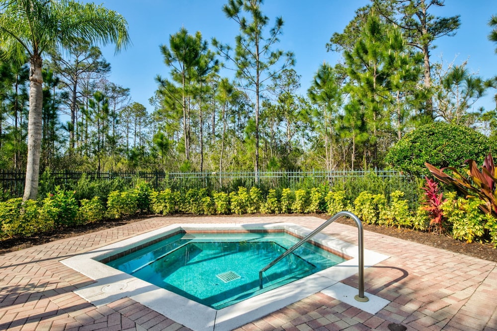 3BR Condo - Hot Tub Games Pool - Near Disney