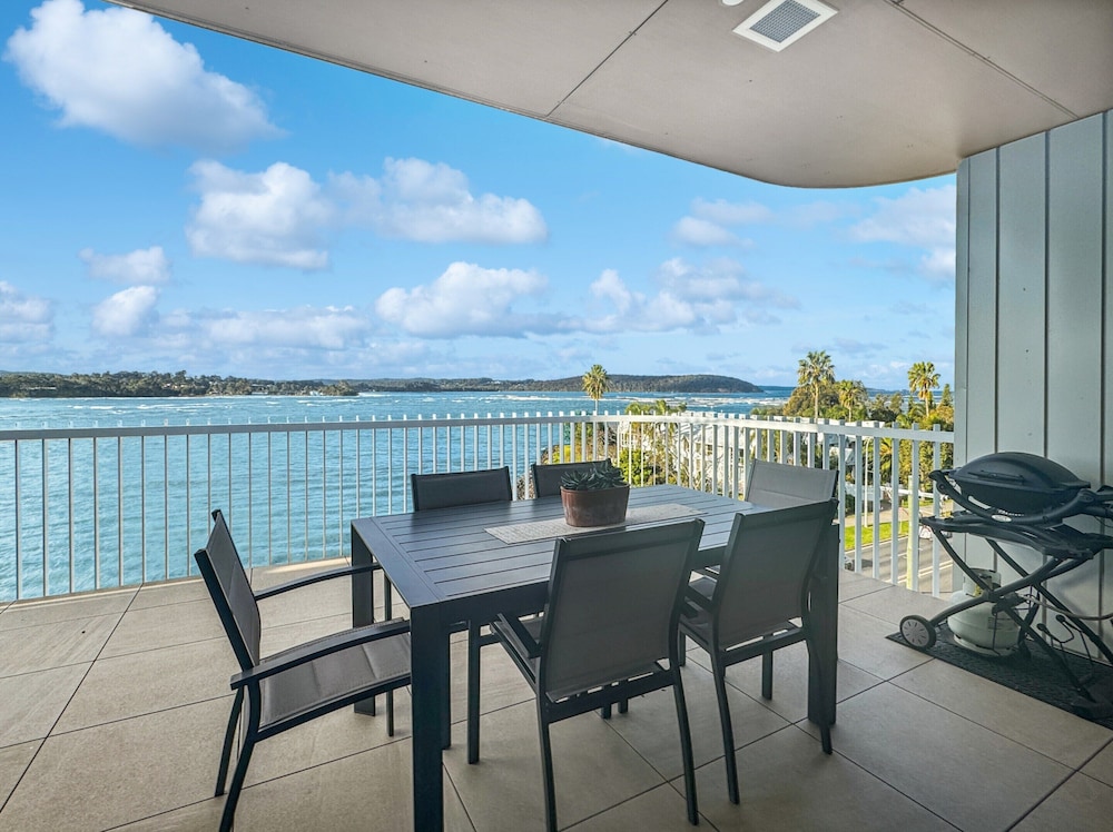 Deluxe 3-bed Unit With Views
