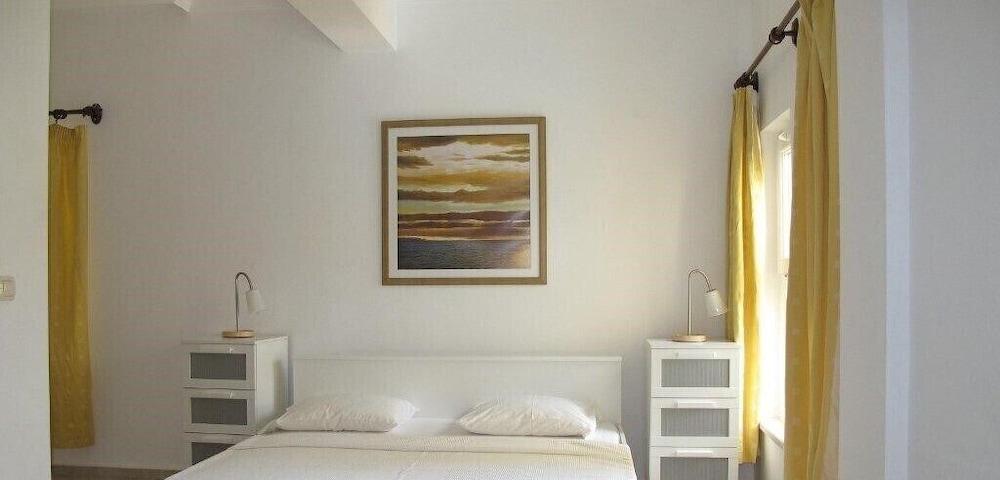 Villa CRL5 by JoyLettings view 3