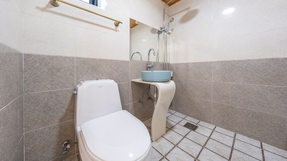 Geoje Ahat Spa Pension