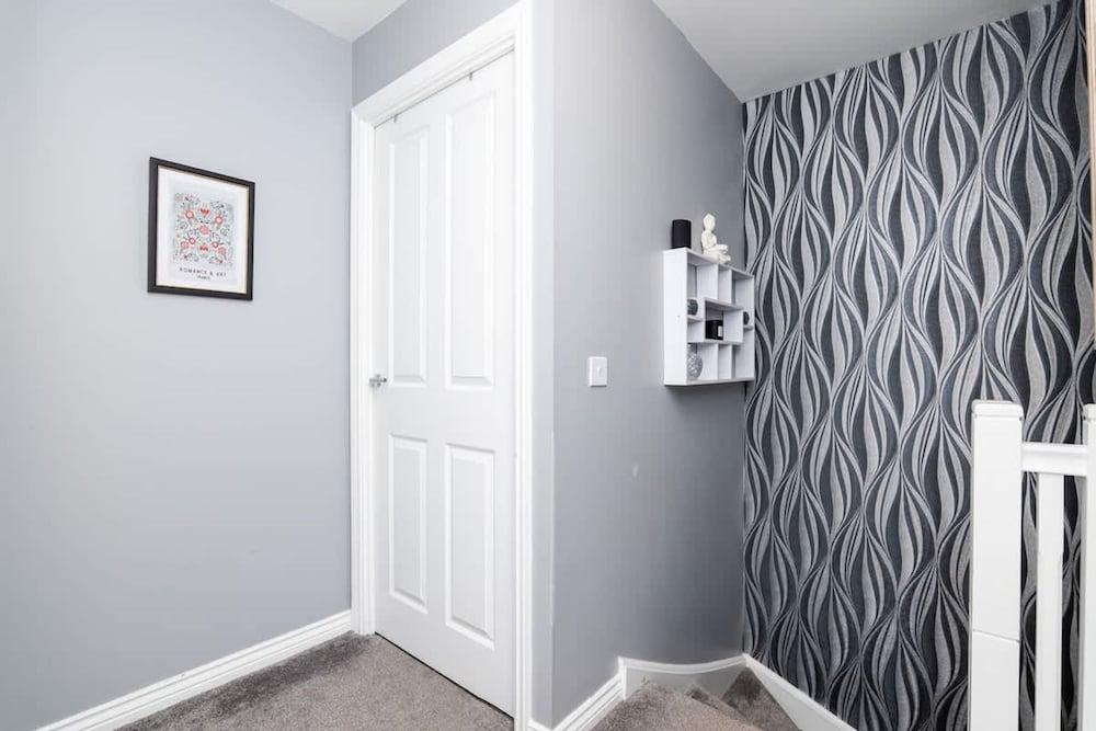 3 Bedroom House-private Parking