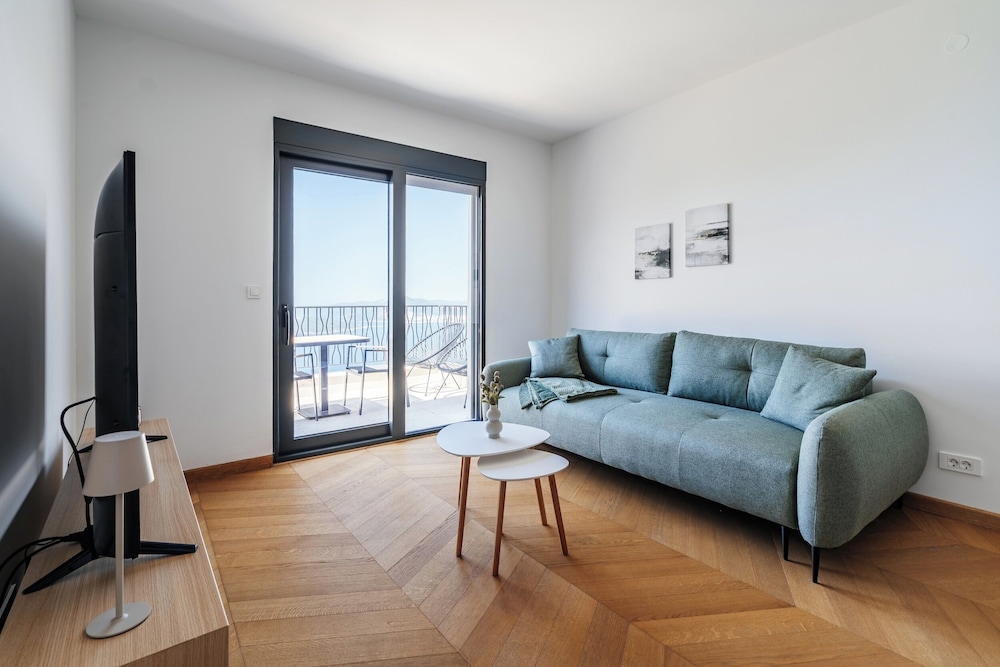 The View - Apartment with pool