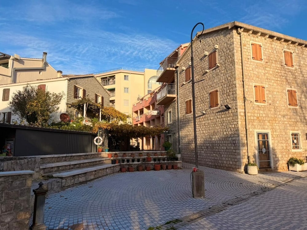 Beachfront Apartments Oaza 2