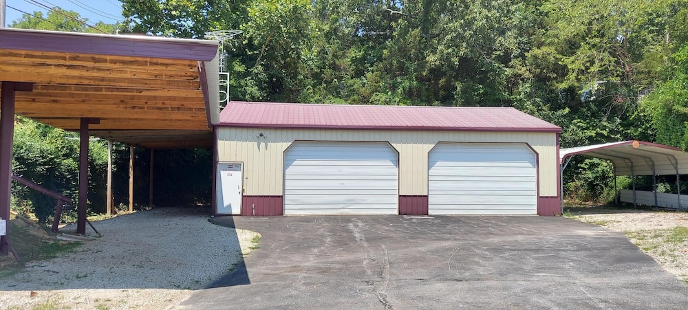 Kozy Cove Cabin - 1 Block to Lake Boat Launch - Covered Boat Parking - Lake Fun view 5