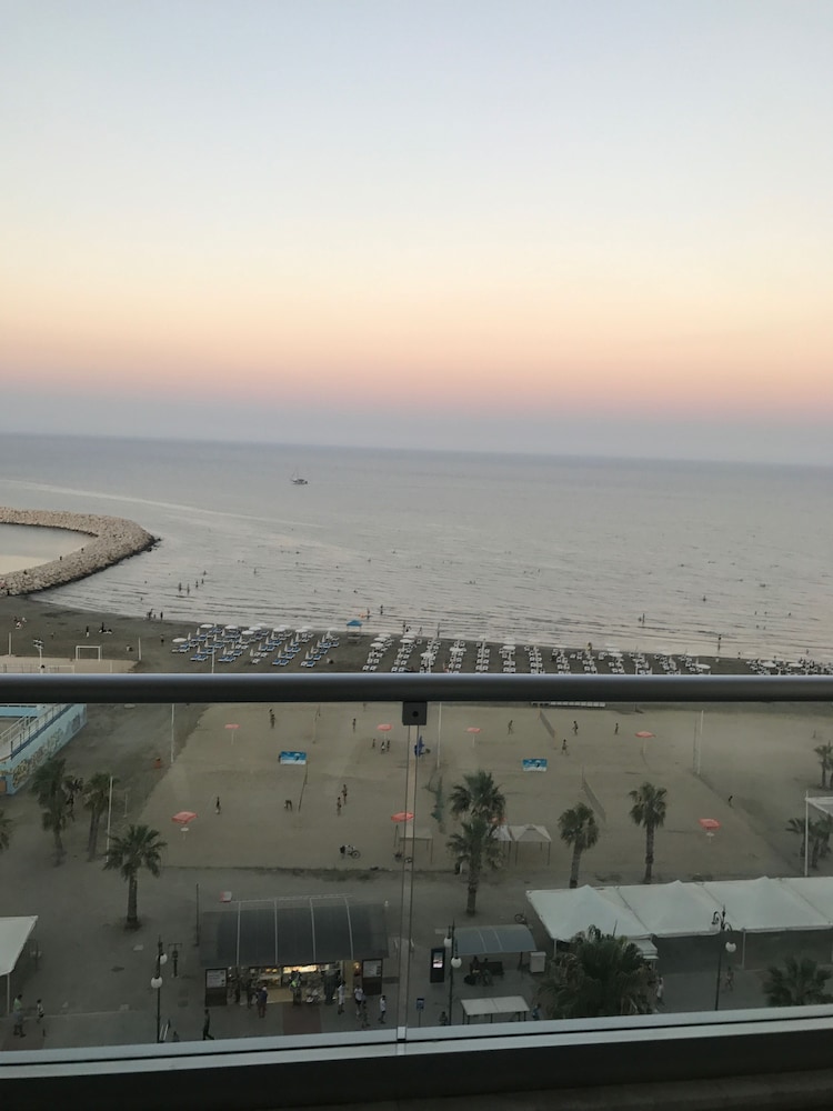 Finikoudes Luxury Apartments