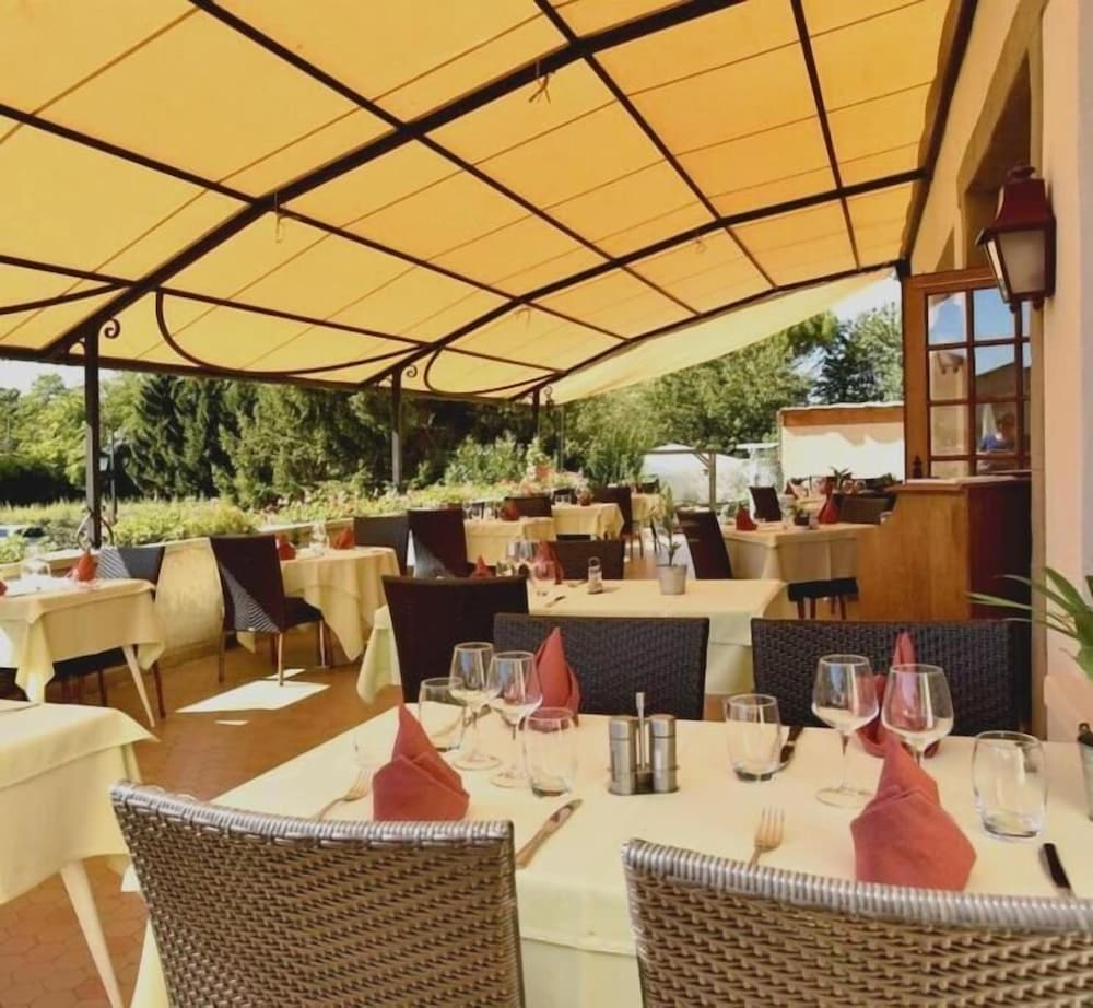 Hotel le Relais - Property Image 8