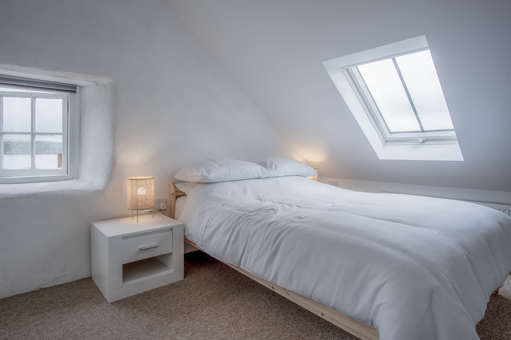Brook Cottage - 1 Bedroom Cottage - Dale view 4