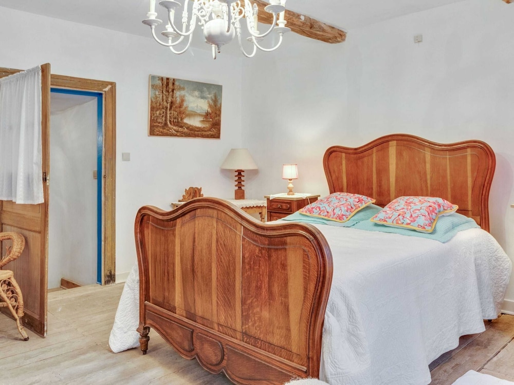 Enticing Holiday Home in Viroinval near Forest view 4