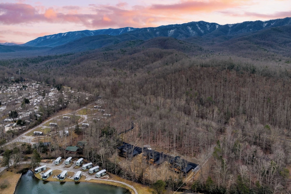 Kings Crown by Avantstay Indoor Pool, Hot Tub, Firepit, Theater All-season Retreat