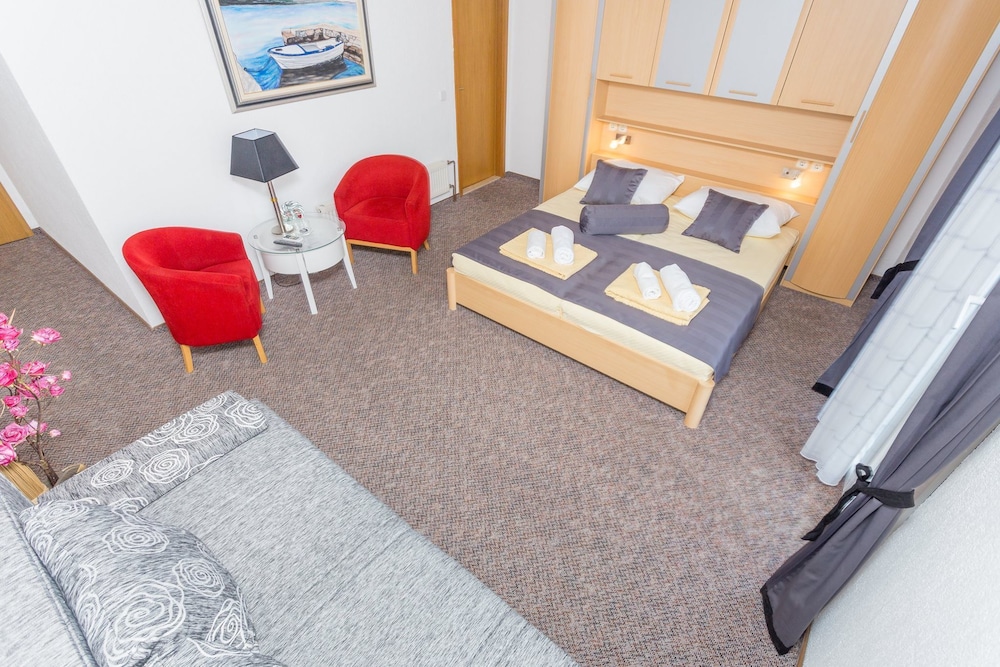 Lanterna Rooms view 5