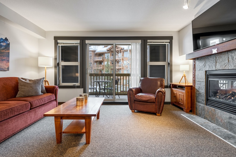 SPACIOUS Studio | Ski In/Out | Pool & Hot Tubs | in the Heart of PANORAMA RESORT-4