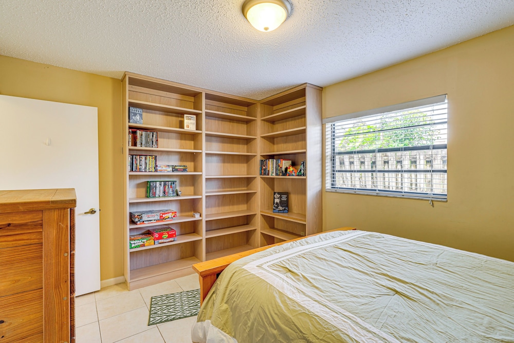 1 Mi to Dtwn Stuart: Bright Home w/ Pool & Spa!
