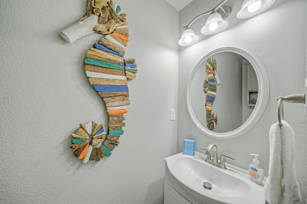 Reel Life Dreams by Avantstay Pool Near Beach