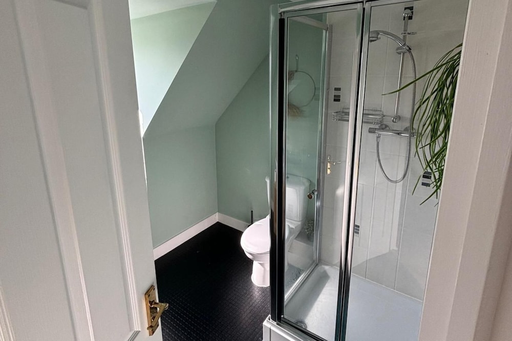 Trowbridge House, Long Stay Disc, Parking, Wifi
