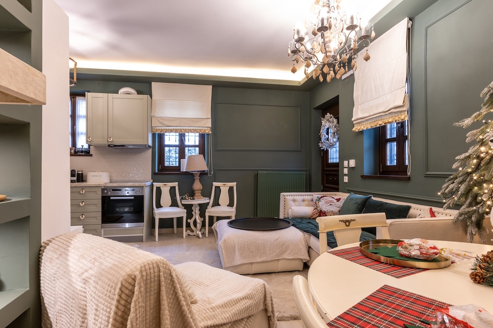 Rock Dandy La Maison De L’Ours | Top Fireplace Retreat