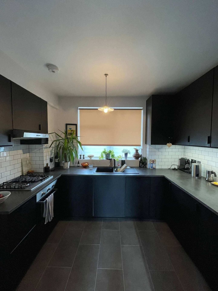 Contemporary 1BD Flat W/balcony - Stoke Newington!