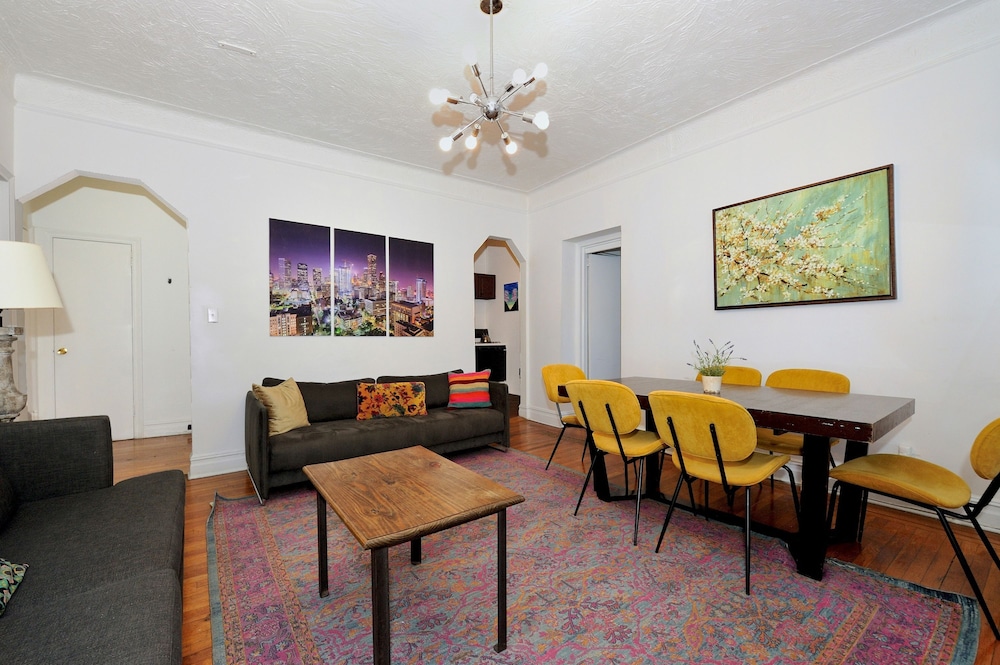 Midtown West Furnished 3 Bedroom Apartment