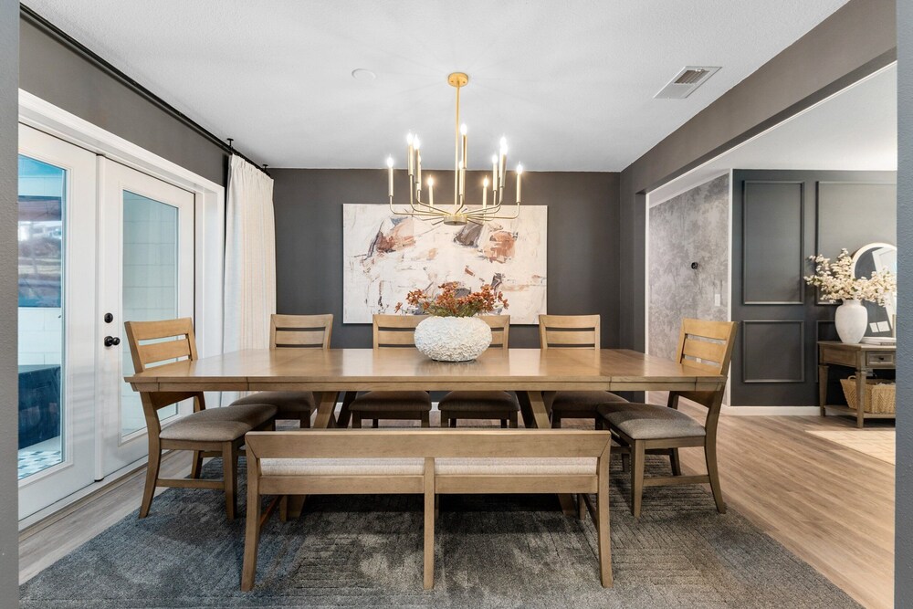 Designer Pet-friendly Retreat With Heated Pool 5 Bedroom Home