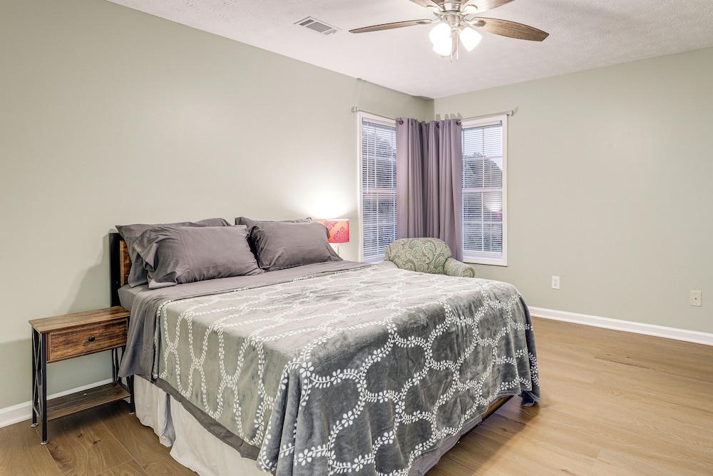 Hike, Golf, Explore: Home 10 Mi to Lake Lanier!