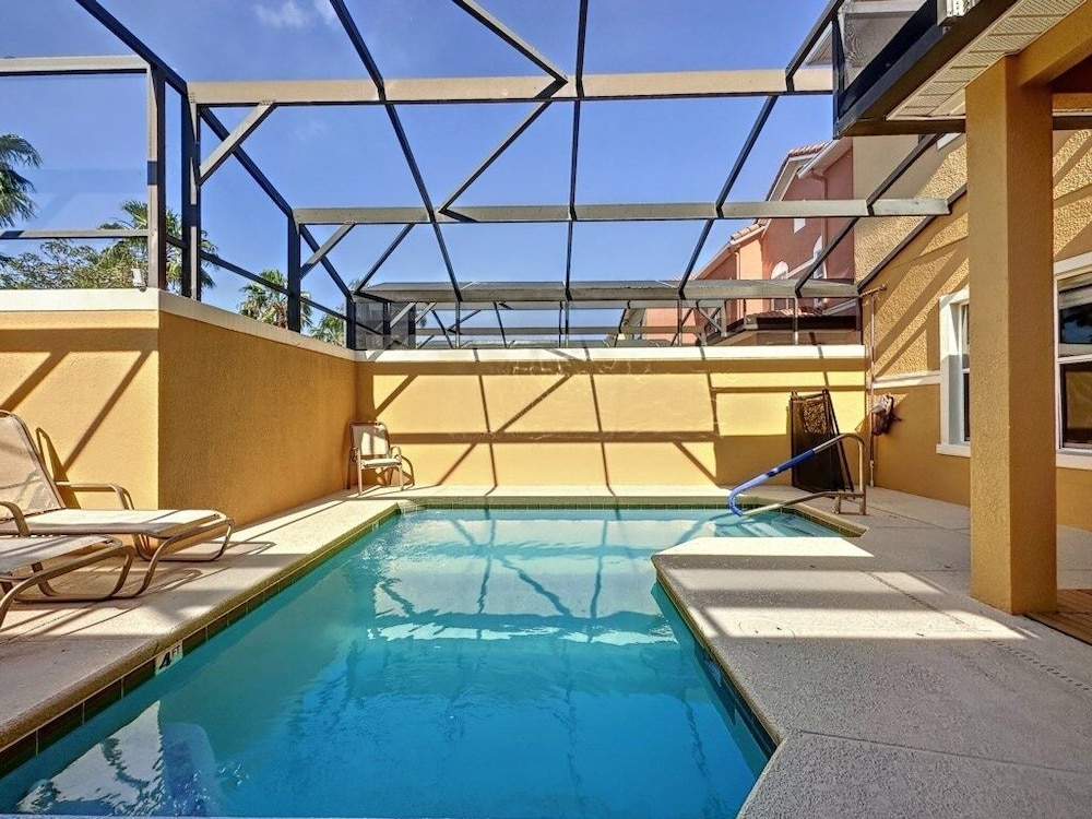 Adorable Townhome Remodeled With Comfort And Relaxation In Mind! Splash Pool! 4 Bedroom Townhouse