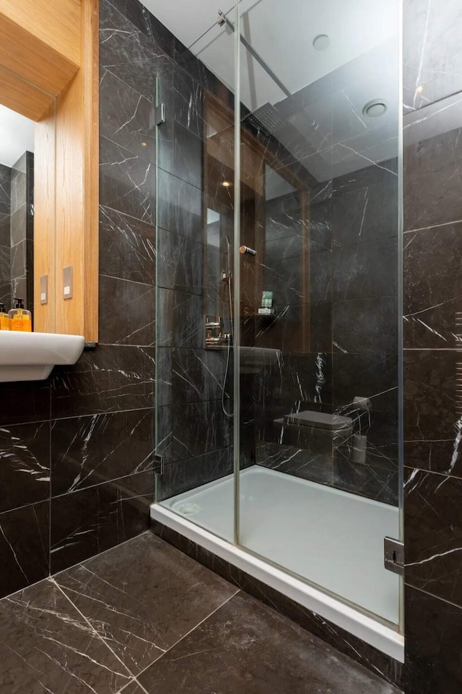 Luxurious 2 Bedroon Flat in the Heart of London