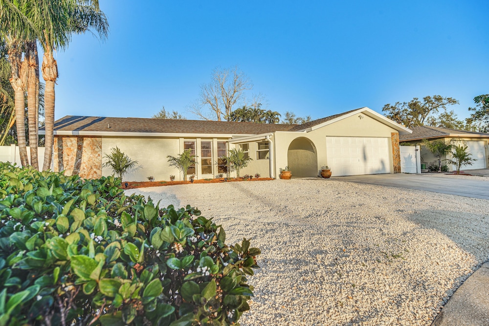 2 Mi to Beach: Home w/ Pool, Grill & More in Largo