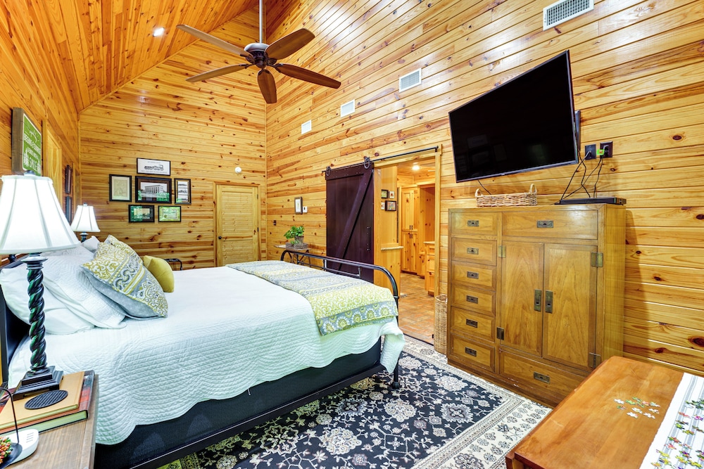 Riverfront Cabin w/ Outdoor Oasis in Seminary! - Property Image 23