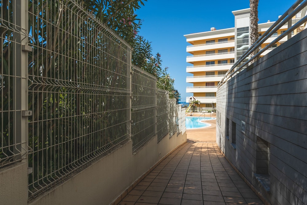 Sunny Stay by Atlantic Holiday