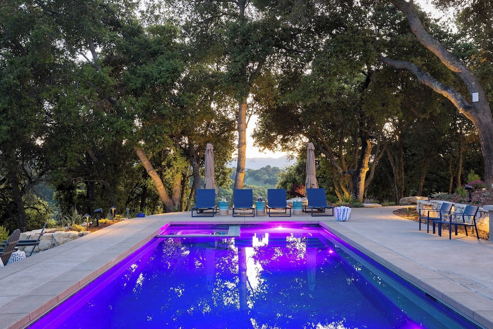 Rancho Robles by Avantstay Vineyard Villa w/ Views, Pool & Privacy