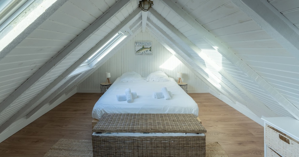 Small Cocoon for 2 by the sea