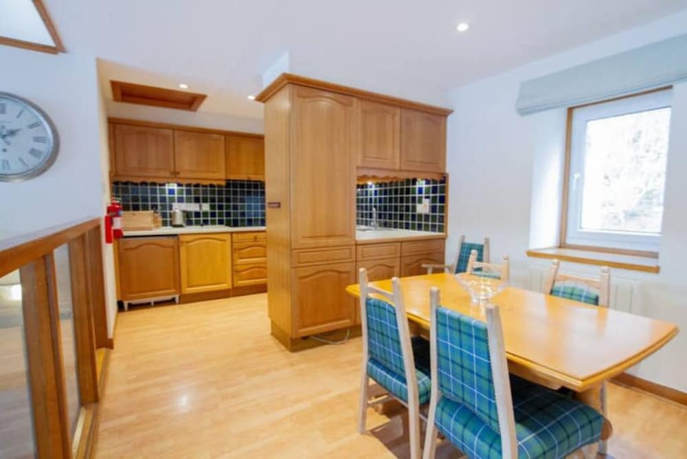 Loch Rannoch Highland Club Lochside Lodge 03
