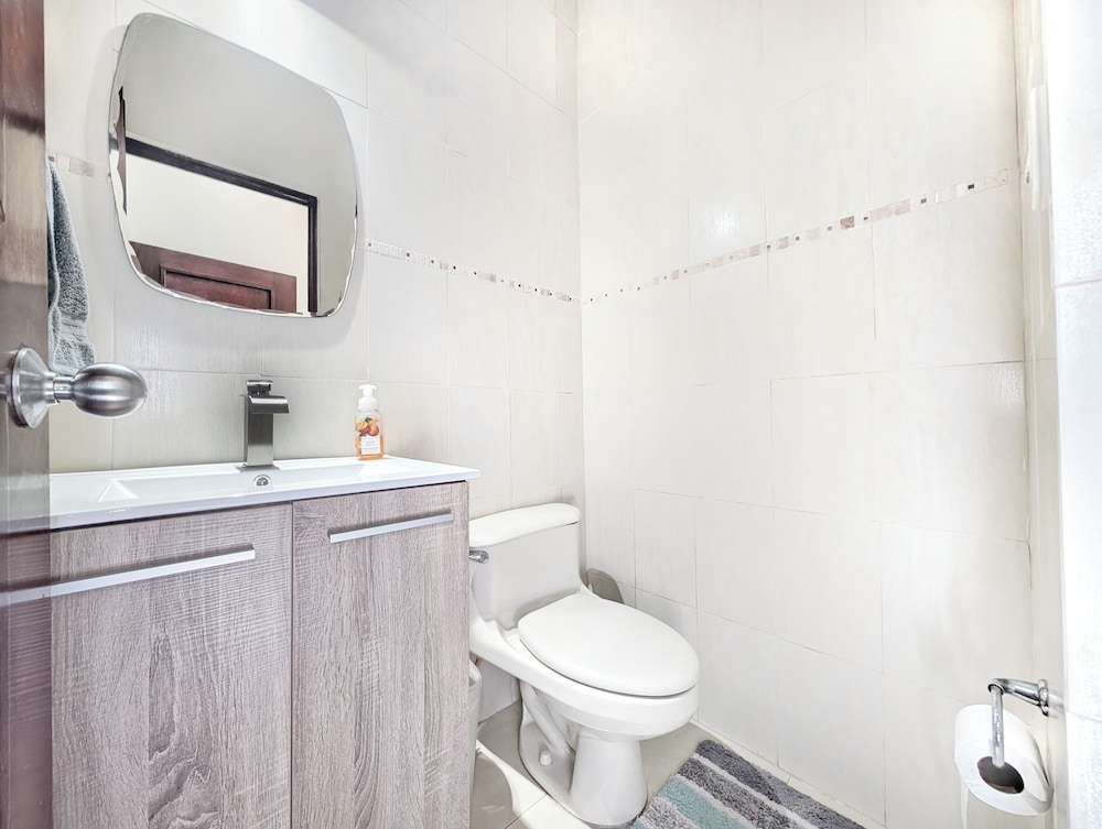 YC 1701l Apartamento 2 BDR Av Balboa