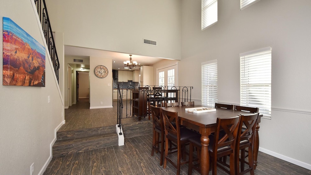 Fairfield in Mesa With 4 Bedrooms and 3 Bathrooms