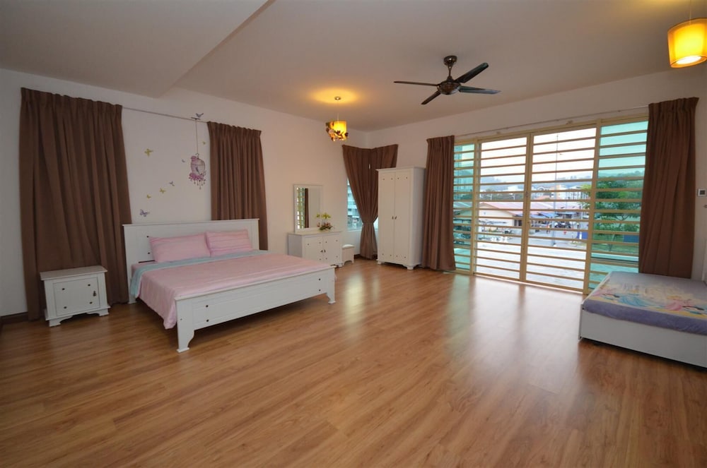 Felicia Home photo 5
