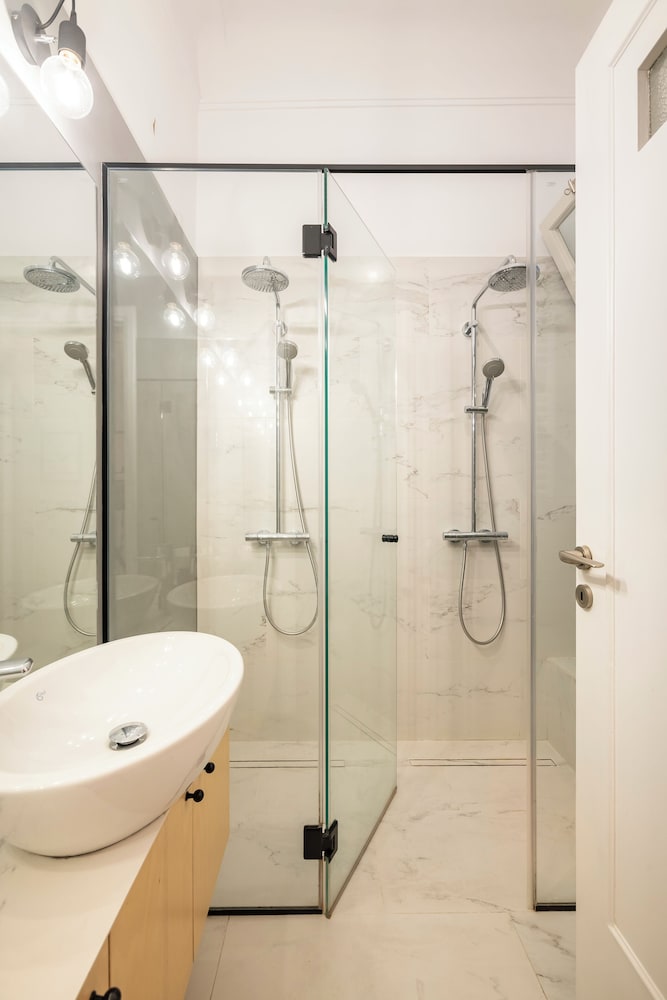 Historic 2BR Oasis in Kolonaki